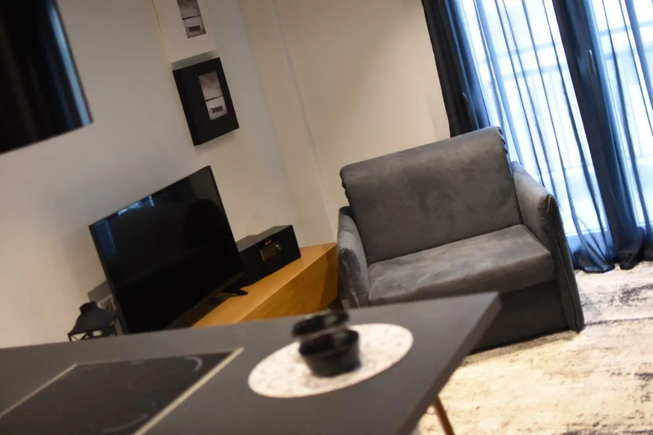 Comely N Gusto Luxury Apts. Салоники Апартаменты