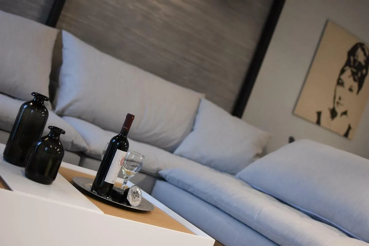 Comely N Gusto Luxury Apts. Салоники